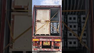 Kolon ha completato il carico di 2 container di attrezzature per l'autolavaggio, spedizione in viaggio verso il Paraguay!