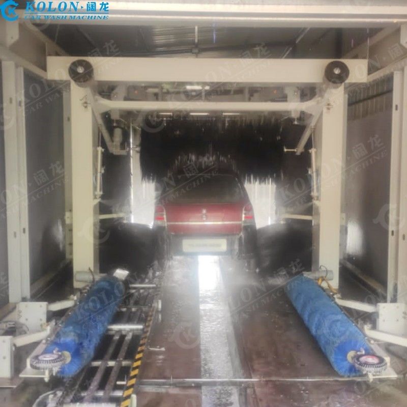 Macchina per autolavaggio a tunnel Kolon 13 con spazzole che combina detersivo per automobili e lavaggio con spazzole per un'efficace pulizia della superficie lunghezza 19.520 mm