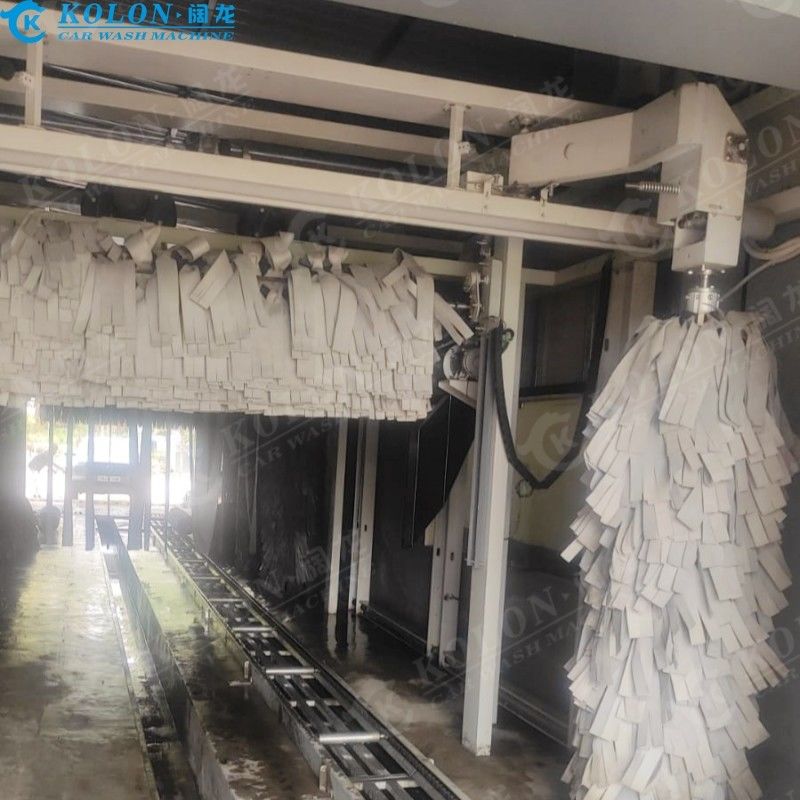 Macchina per autolavaggio a tunnel Kolon 13 con spazzole che combina detersivo per automobili e lavaggio con spazzole per un'efficace pulizia della superficie lunghezza 19.520 mm