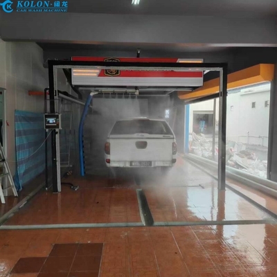 Lavatrice senza contatto con opzioni di pagamento multiple e getti d'acqua ad alta pressione