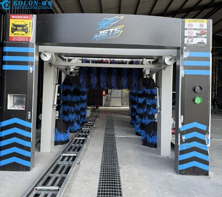 Lavatrice automatica a tunnel con trasportatore da 12,5 metri.